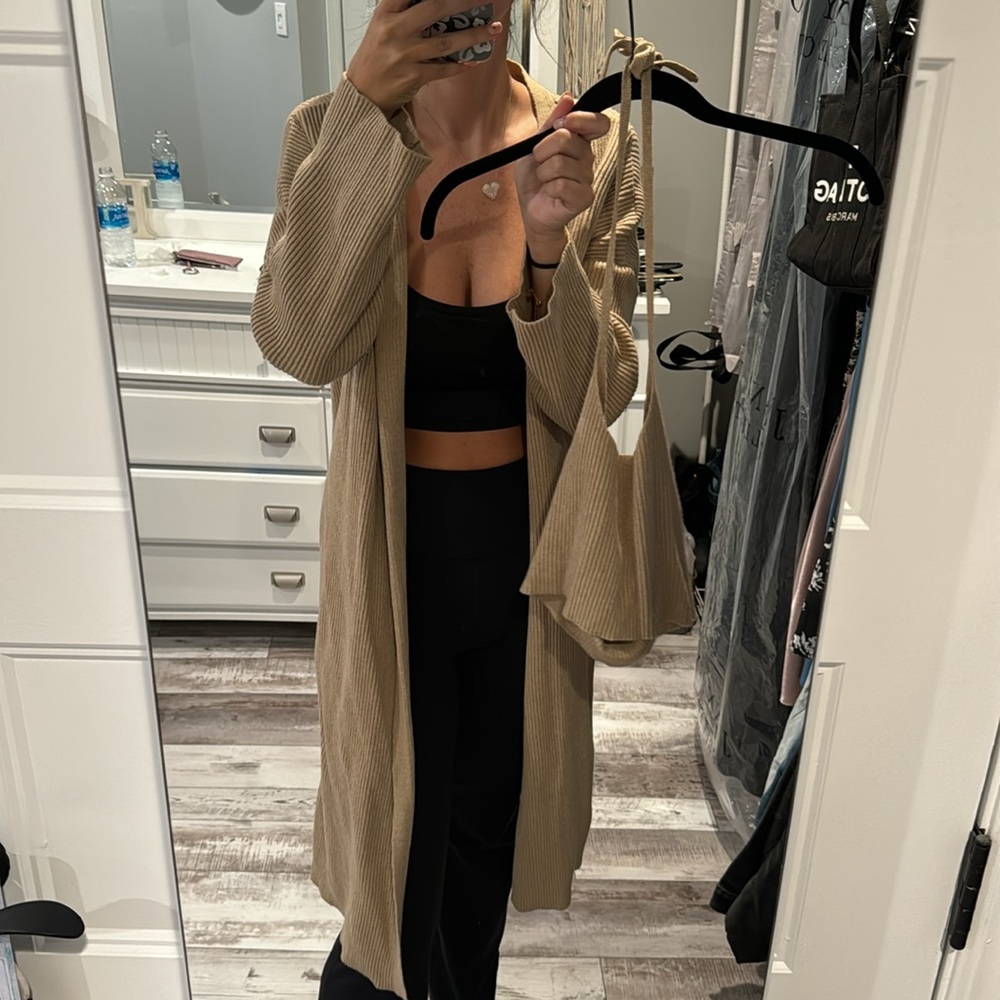 Kittenish cardigan plus matching crop top size medium never worn